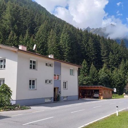 Beim Holzwurm Andy Apartment Sankt Leonhard im Pitztal Bagian luar foto
